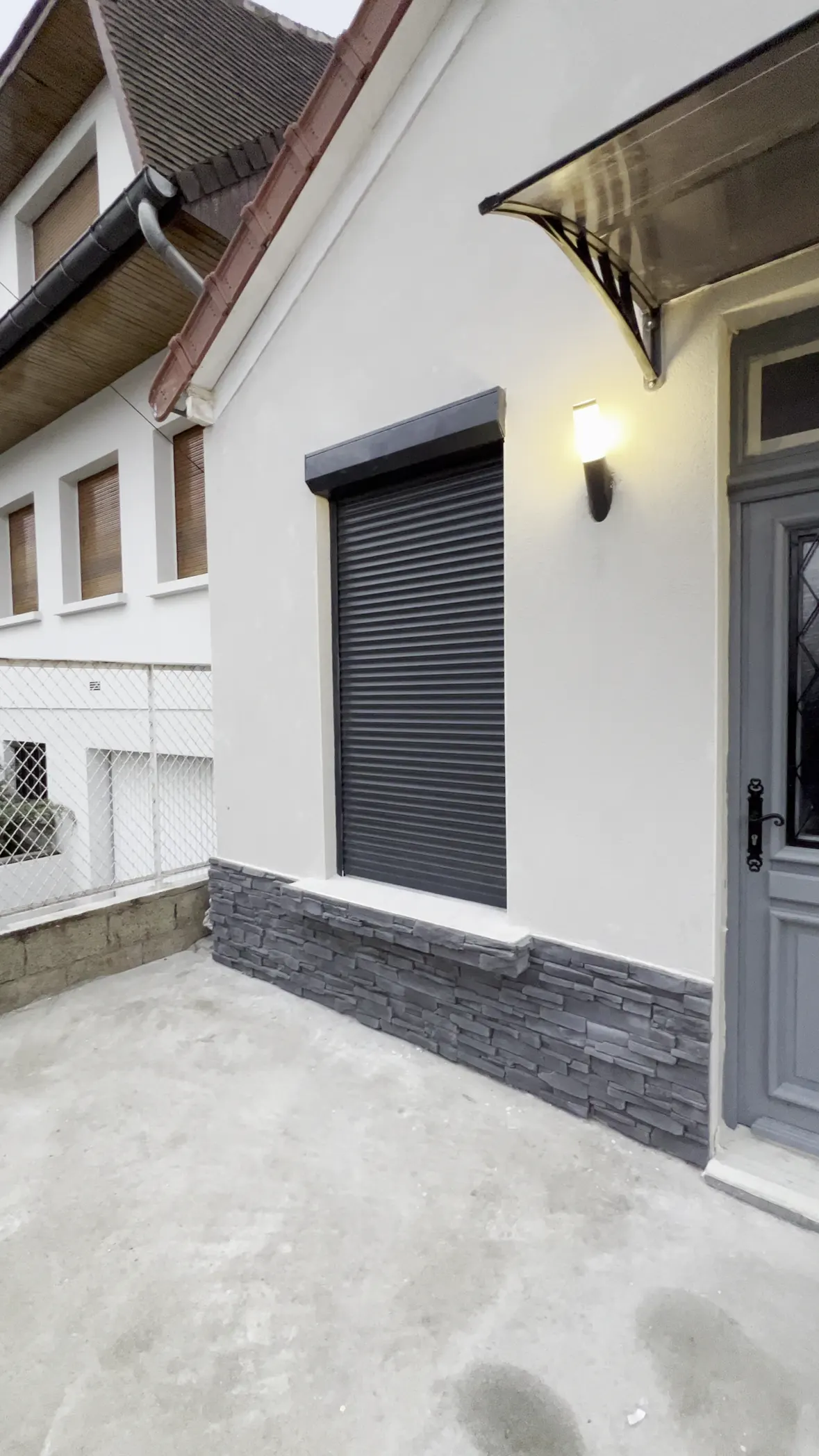 Façade repeinte et enduite, finitions soignées